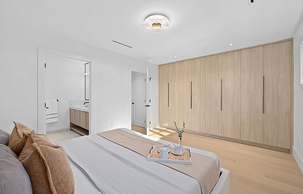 2505 W 37th Avenue MacKenzie Heights