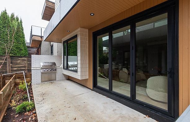 2 475 W 20th Avenue Cambie