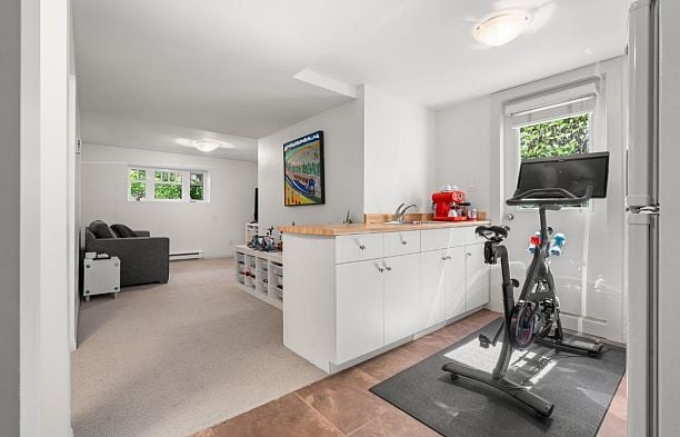 6591 Vine Street S.W. Marine