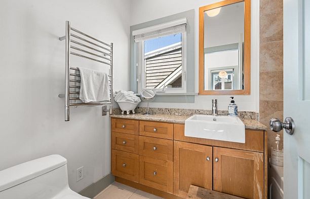 6591 Vine Street S.W. Marine