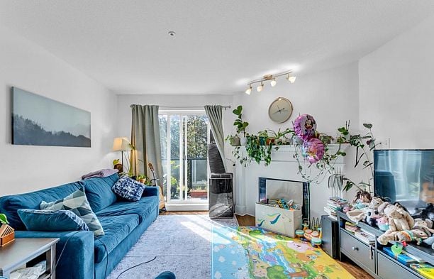 307 876 W 16th Avenue Cambie