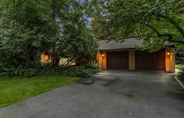 4262 Yuculta Crescent University VW