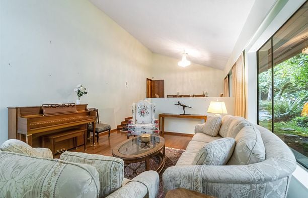 4262 Yuculta Crescent University VW