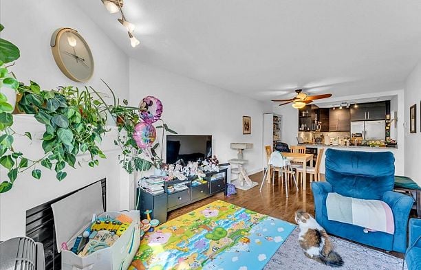 307 876 W 16th Avenue Cambie