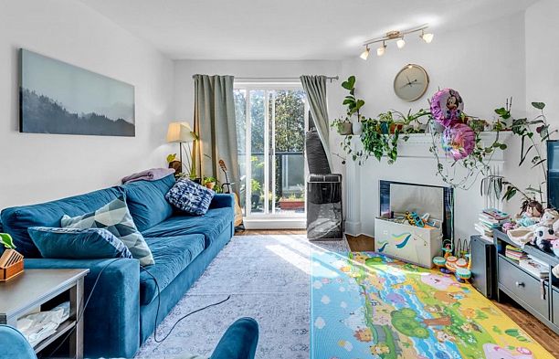 307 876 W 16th Avenue Cambie