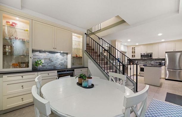 6591 Vine Street S.W. Marine