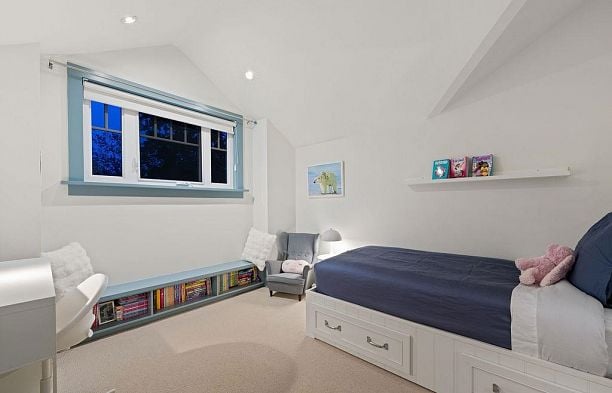 6591 Vine Street S.W. Marine