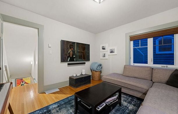 6591 Vine Street S.W. Marine