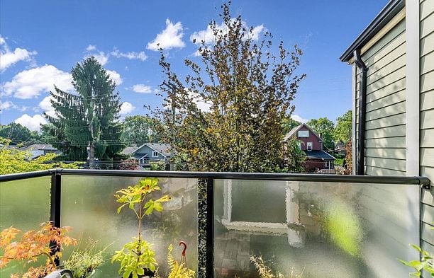 307 876 W 16th Avenue Cambie