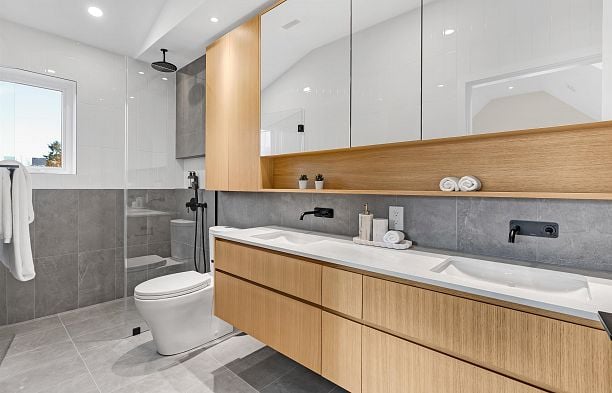 2 2764 W 14th Avenue Kitsilano