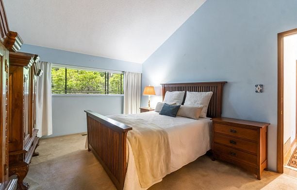 4262 Yuculta Crescent University VW