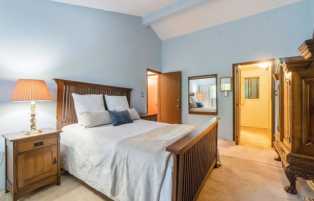 4262 Yuculta Crescent University VW