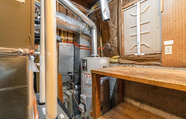 4262 Yuculta Crescent University VW