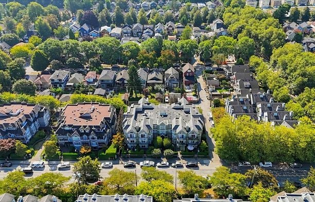 307 876 W 16th Avenue Cambie