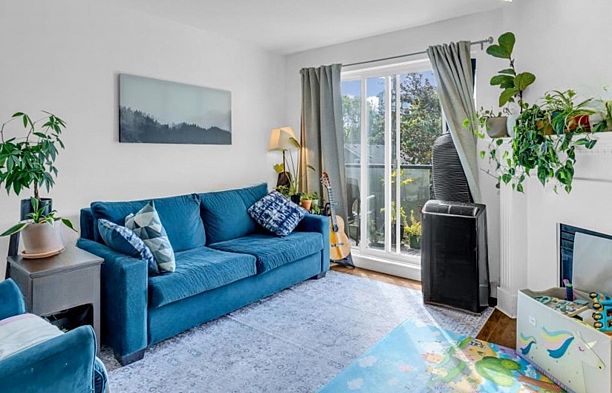 307 876 W 16th Avenue Cambie