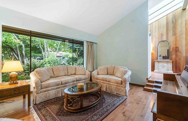 4262 Yuculta Crescent University VW