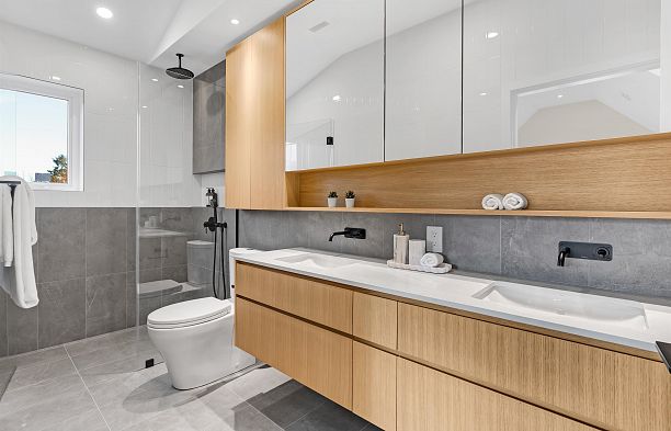 1 2764 W 14th Avenue Kitsilano