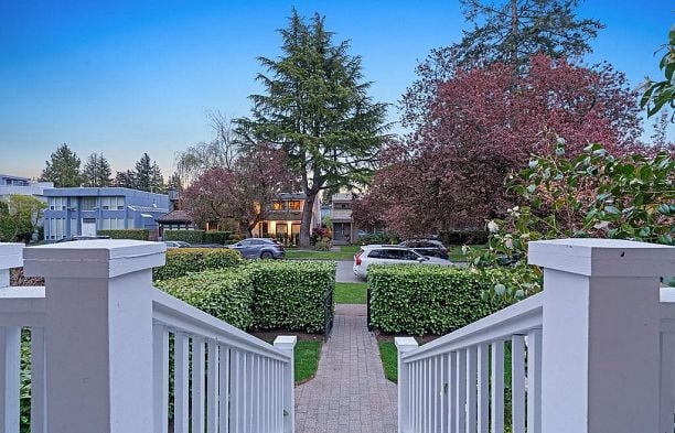 6591 Vine Street S.W. Marine