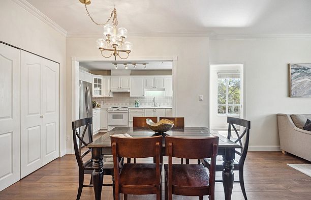 216 5735 Hampton Place University VW