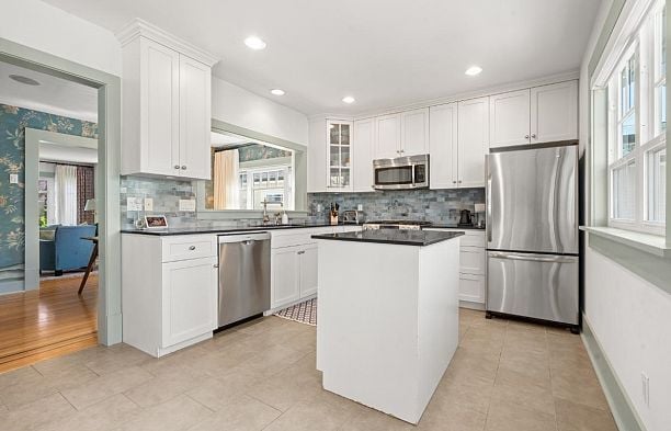 6591 Vine Street S.W. Marine