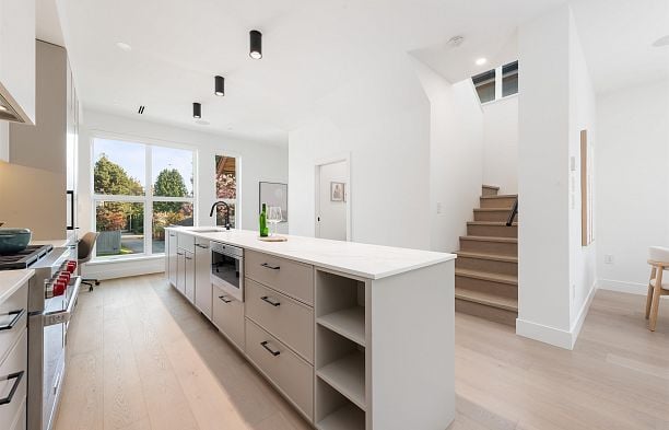 1489 W 52nd Avenue South Granville