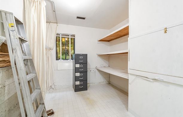 4262 Yuculta Crescent University VW