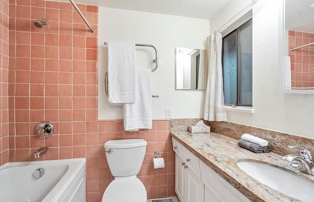 4262 Yuculta Crescent University VW