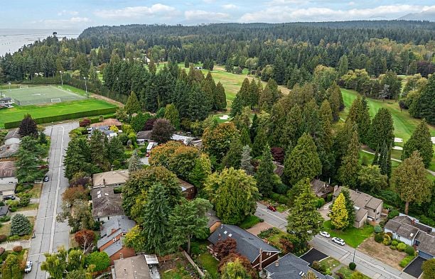 4262 Yuculta Crescent University VW