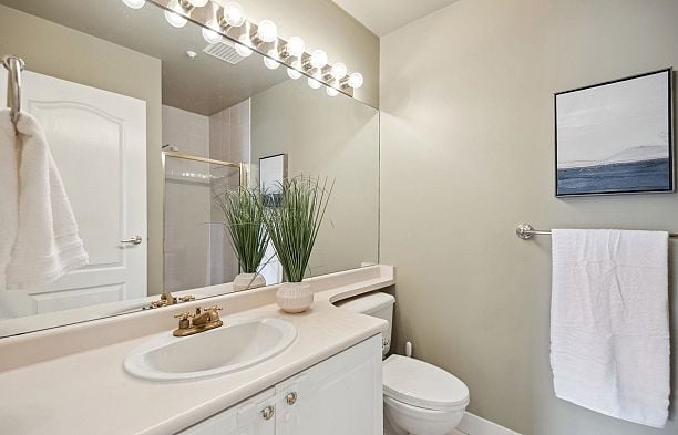 216 5735 Hampton Place University VW