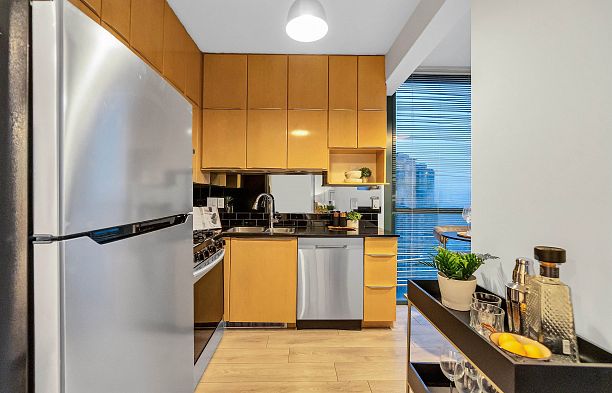 2507 1239 W Georgia Street Coal Harbour