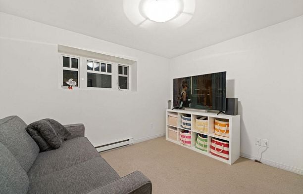 6591 Vine Street S.W. Marine