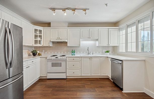 216 5735 Hampton Place University VW