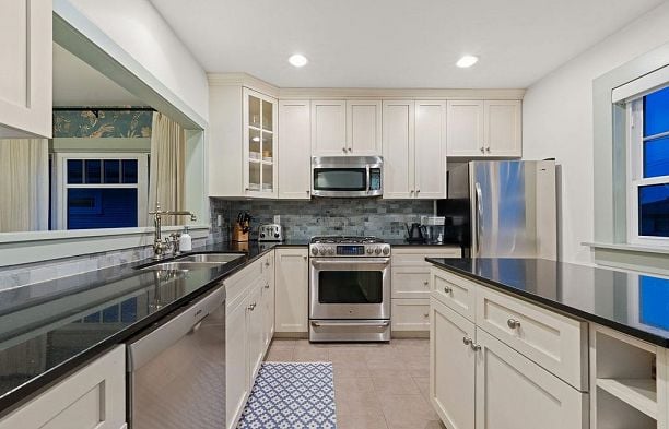 6591 Vine Street S.W. Marine