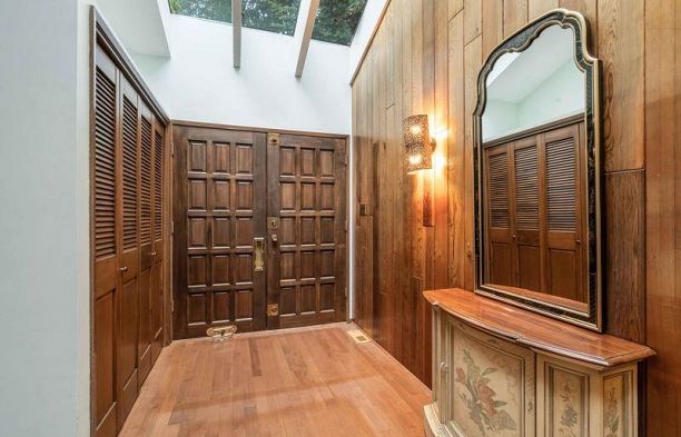 4262 Yuculta Crescent University VW