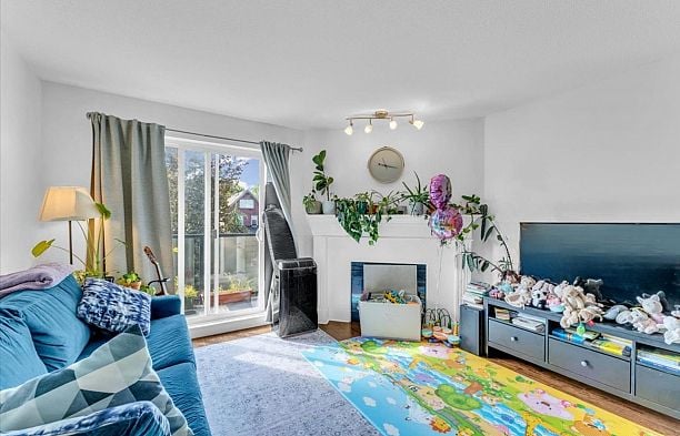 307 876 W 16th Avenue Cambie