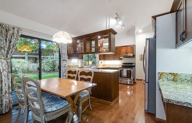 4262 Yuculta Crescent University VW