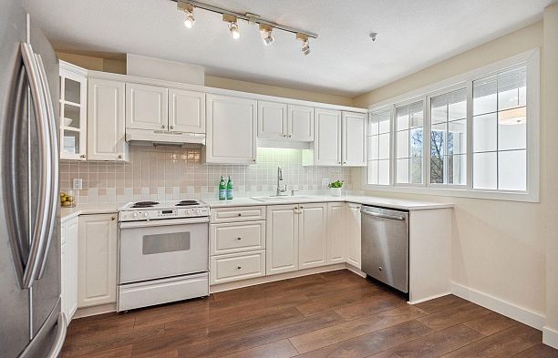 216 5735 Hampton Place University VW