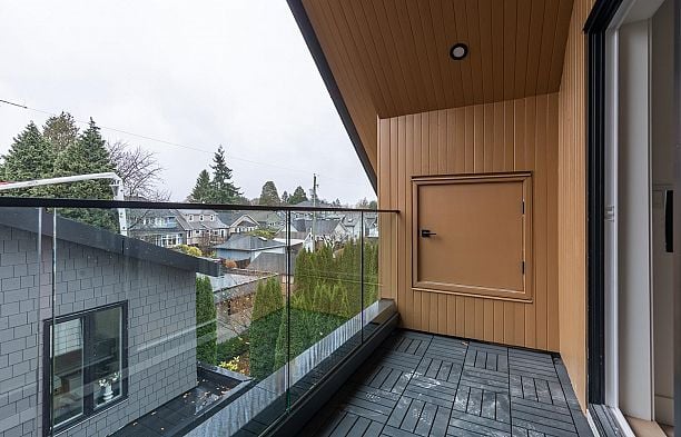 2 475 W 20th Avenue Cambie