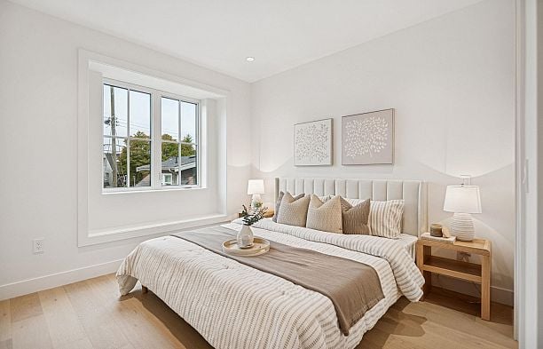 2 250 E 39th Avenue Main