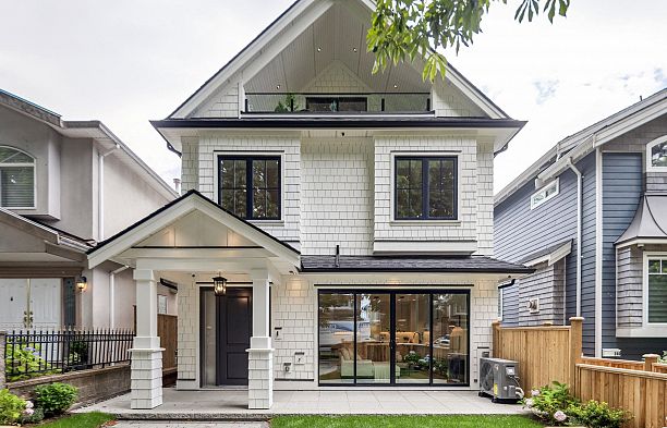 2 250 E 39th Avenue Main