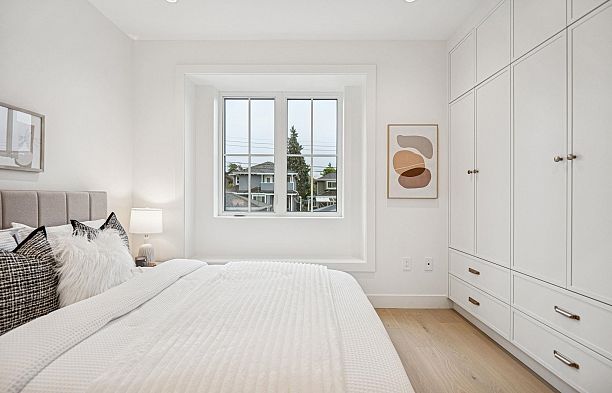 2 250 E 39th Avenue Main