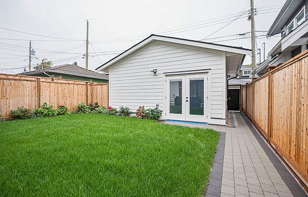 2 250 E 39th Avenue Main