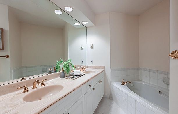 104 5835 Hampton Place University VW