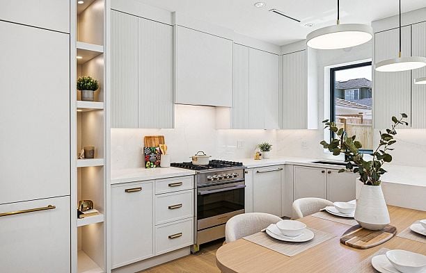 2 250 E 39th Avenue Main