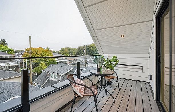 2 250 E 39th Avenue Main