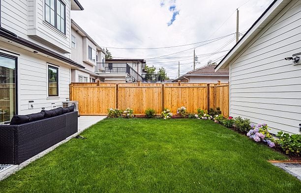 2 250 E 39th Avenue Main