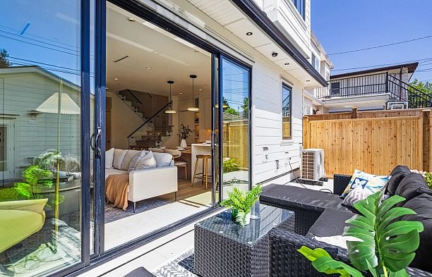 2 250 E 39th Avenue Main