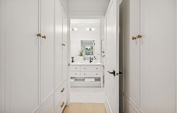 2 250 E 39th Avenue Main