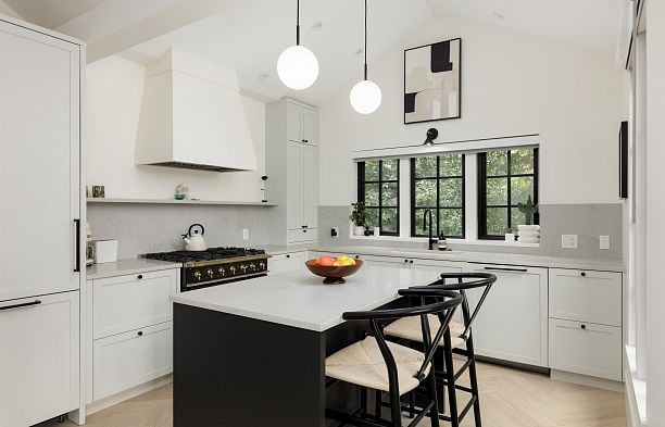 2502 W 33rd Avenue MacKenzie Heights