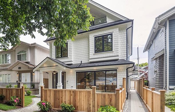 2 250 E 39th Avenue Main